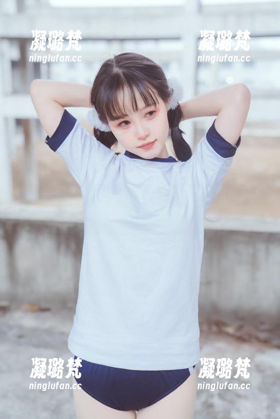 晕崽Zz作品集：白丝写真中的淡淡忧伤与勾动心弦的微光
