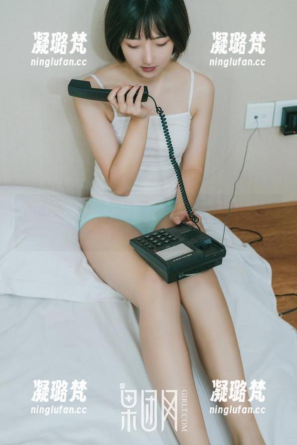 果团网 - 高清照片里的网袜，尹意纯给你一个清晨的惊喜！