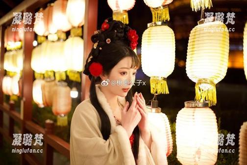 桃墨公子的私房写真，有点校园小调皮的味道
