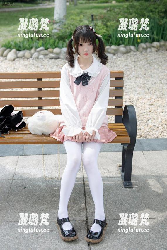 森萝财团：黑丝免女郎的美图，硬是让人心里发痒！