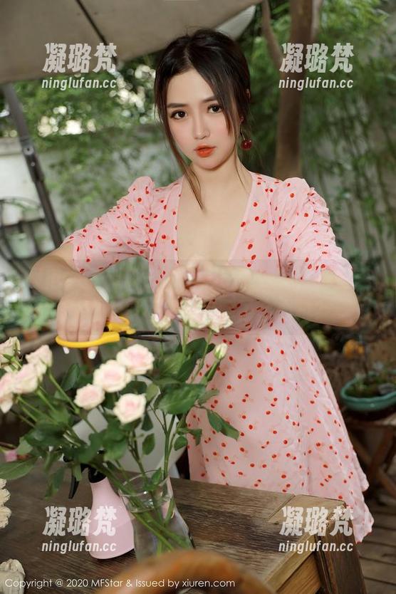 模范学院 - SiByl李思宁的妹妹：那些美图背后是不是也暗藏了个心机？