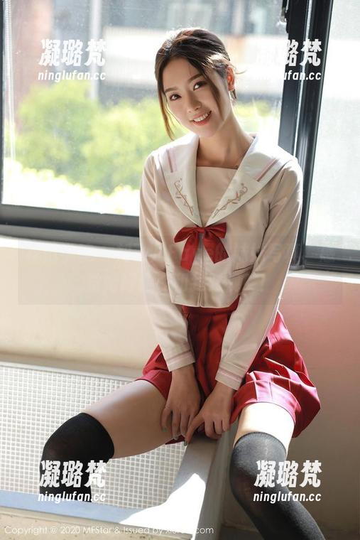模范学院-刘飞儿Faye 模范学院 - 刘飞儿Faye的妹妹写真,感觉她好像在和我对视?!