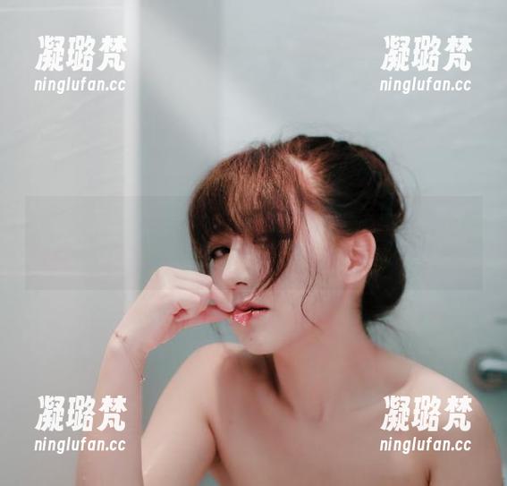 窗前的花，樱晚gigi的绝美套图，谁说春天只能在外面？