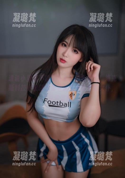 谁说小蛋糕不能玩得转？最新图册！海克斯科技小蛋糕化身碧蓝航线埃吉尔女仆，充满惊喜！