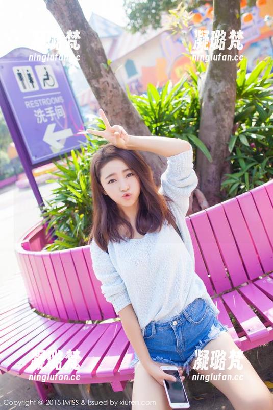爱蜜社 - 图集：杨紫嫣Cynthia的修女私拍，简单的背景却透出一股无法言喻的张力，怎么会让人如此着迷？