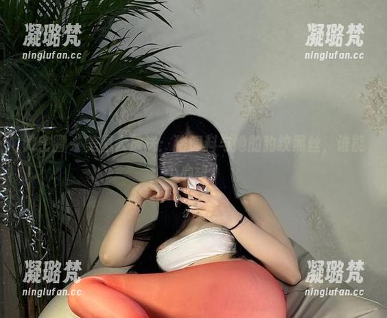 微密圈 - 美图大放送：猪饲料与她的豹纹黑丝，谁能不心动？