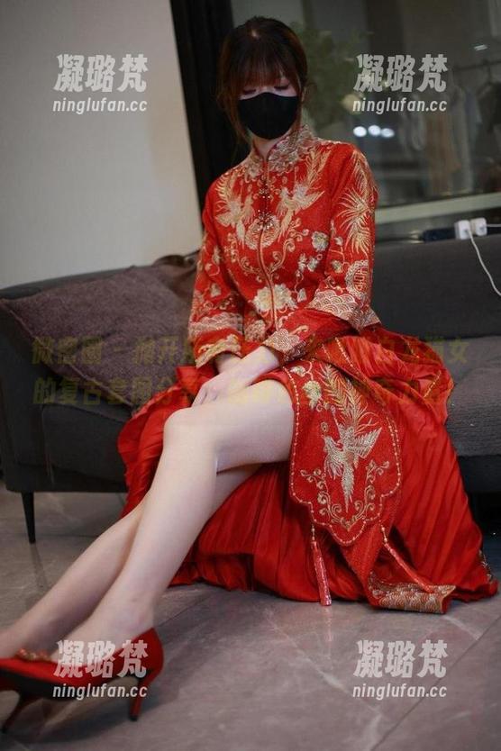 微密圈 - 抛开所有压力，来瞅瞅白龙猫女的复古套图分享，咖啡色丝的神奇力量！