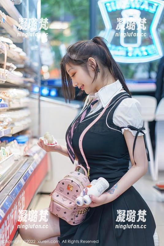 秀人网 - 只需一张Elise谭晓彤的女神写真，网盘瞬间充满灵动！