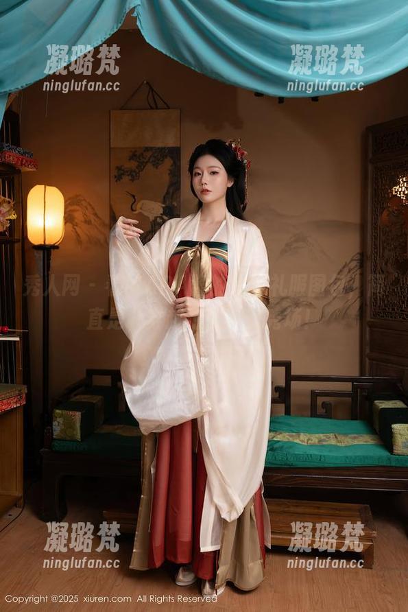 秀人网 - 看MARA酱的全套礼服图包，简直是‘穿越时空’的秀场！