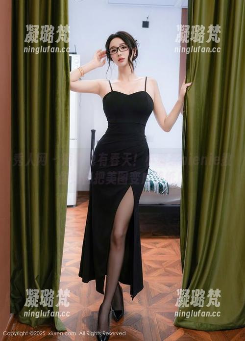 秀人网 - 短裤也有春天！小薯条nienie教你如何把美图变成壁纸！