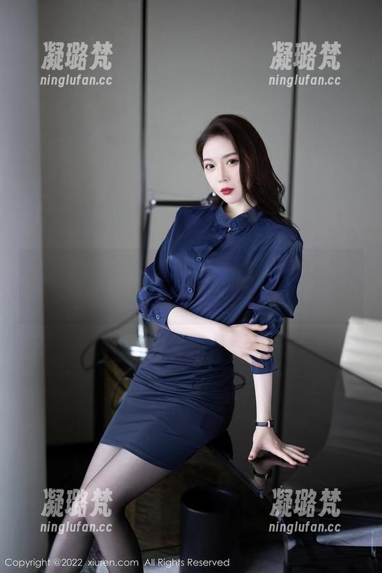 秀人网 - 原图直击！小雨baby的油亮魅力，让人忍不住多看几眼。