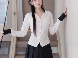 秀人网 – 徐莉芝Botty的白裙写真，定制得像是公主般梦幻。可这裙子得多小心，别沾到泥。