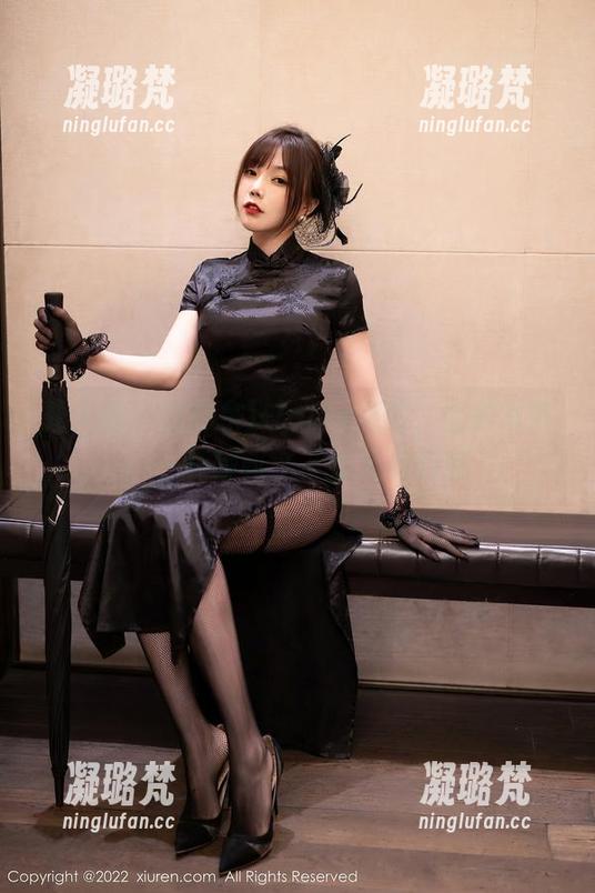 秀人网 - 趁热拿铁latte女孩，全套写真：一杯咖啡，一整天的幻想