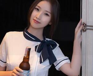 秀人网 – 谁说白丝只能是别人的幻想？雯大王susie提供高清原图，快来看看！