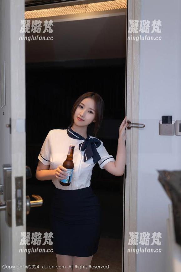 秀人网-雯大王susie 秀人网 - 谁说白丝只能是别人的幻想?雯大王susie提供高清原图,快来看看!