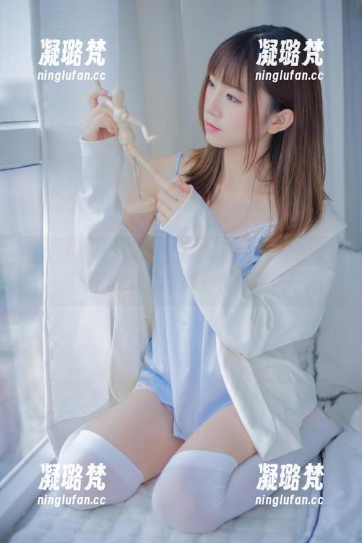 绮太郎kitaro带来的全套图片：运动服女孩绿，看看这身材，简直完美！