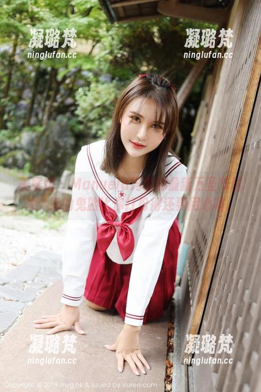 美媛馆 - Manuela玛鲁娜最新万圣节图片：她的鬼脸比你打扮得还要用心呢。