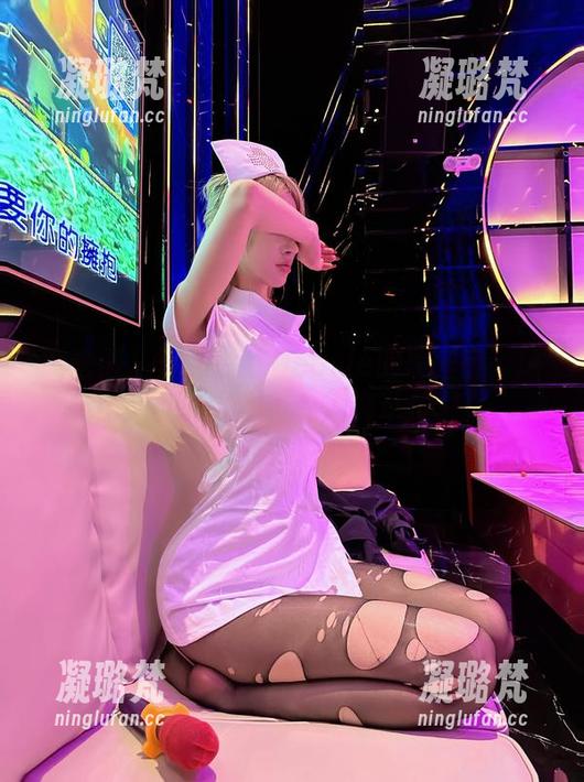微密圈 - 下载脸红Dearie的黑丝腿：堪比天使的尤物，令人魂牵梦萦！