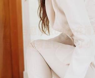 花漾show – 当赵惟依coco在海边摆弄沙子的时候，我脑袋里已经开了小脑洞…