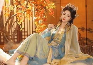 一起来看看，苏嫣嫣阿姨初冬里的私房美图，仿佛可以闻到淡淡的暖意。