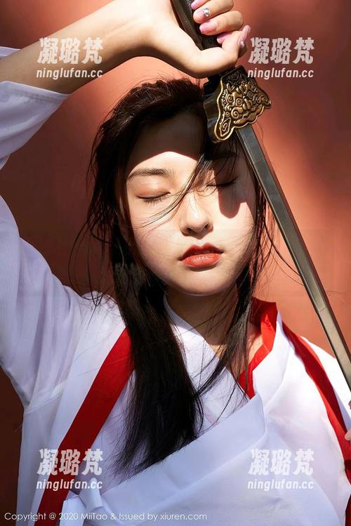 蜜桃社 - 无圣光下的小草莓Berry，居家写真让我想到了夏天的冰淇淋！