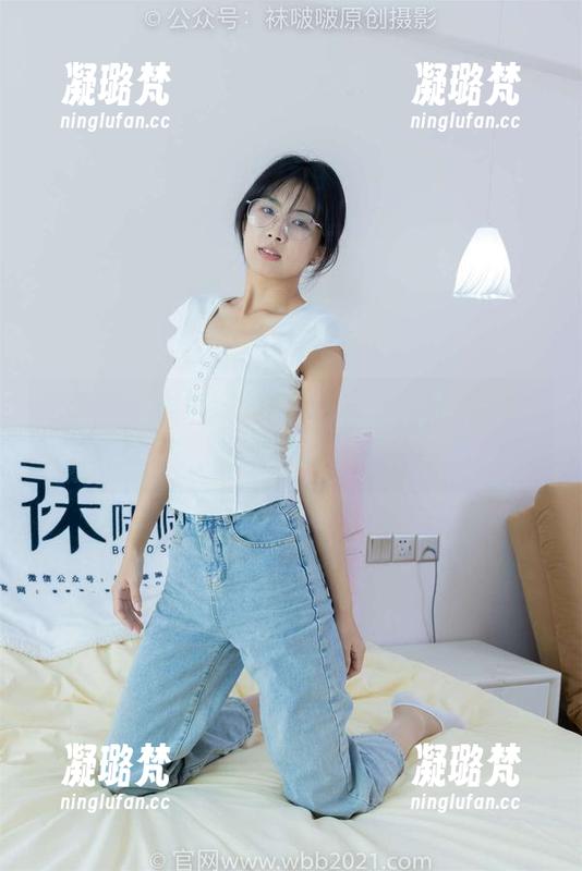 袜啵啵 - 黑色踩脚袜，甜甜圈的高清写真，有点疯狂的美