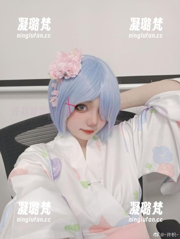 许枳姐姐的作品，不需要圣光，只需真实的存在和偶尔的私语。