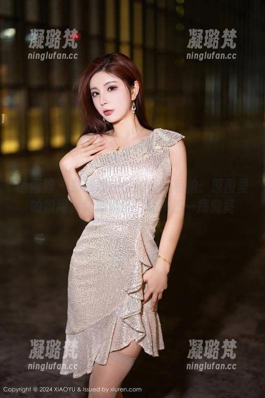 语画界 - 郑颖姗Bev的女孩私拍：原图里的瞬间，真真假假，让人想一探究竟