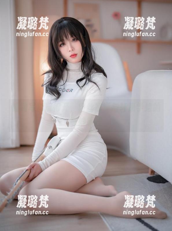福利写真玩得开，肉丝家妻与轩萧学姐的奇妙旅程