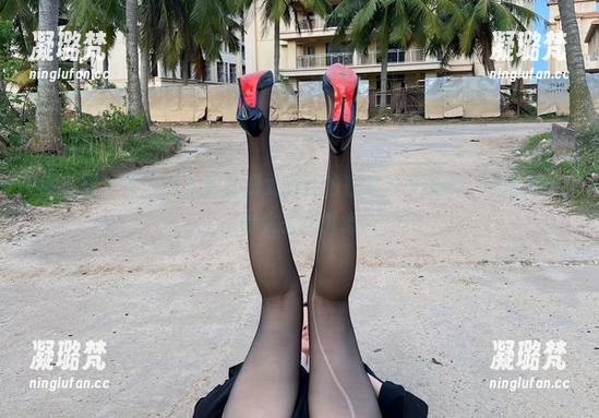 微密圈 - 看见迷人的五姨太美腿的在线写真瞬间，生活万物都失去了重心
