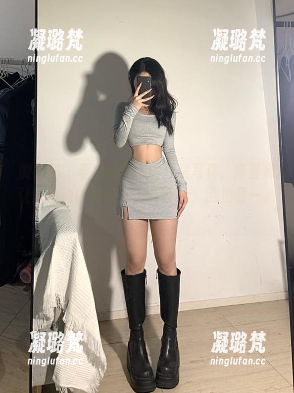 微密圈 - 看！陈佩奇的白裙写真，简直是让人心动的催化剂，心里os：我也要一条！