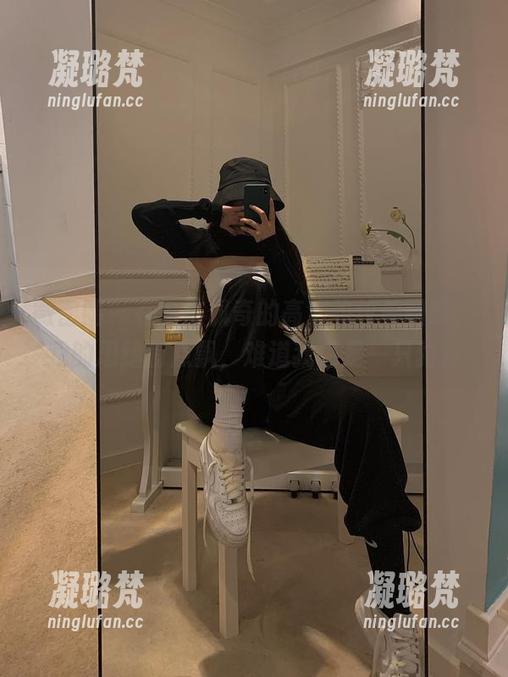 微密圈 - 在看陈佩奇的高清豹纹美图时，我的思绪有点飘，难道我也是一只豹？
