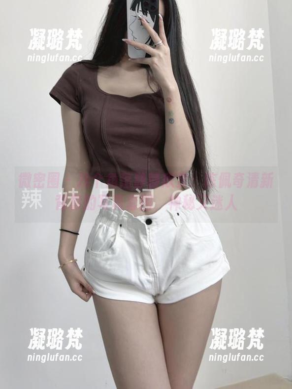 微密圈 - 找个角落静静欣赏：陈佩奇清新背影的写真套图，神秘又迷人