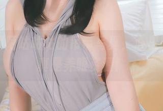 发现陌陌咕咕咕的吊带写真，心里默念：真是养眼资源！