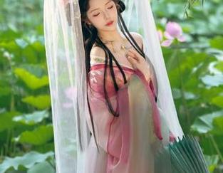 看！雯妹不讲道理穿西装，原图自拍都能逼我放弃我的运动裤！