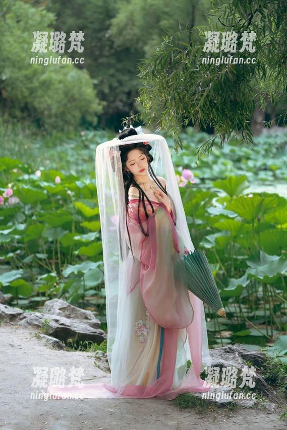 雯妹不讲道理 看!雯妹不讲道理穿西装,原图自拍都能逼我放弃我的运动裤!