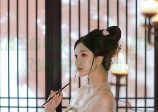 露儿大魔王的礼服：对不起，图包里的我又被她的魅力打脸了