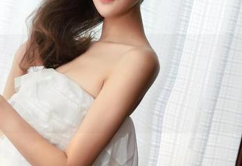 青豆客 – 美图精选：雨婷goddess在职业装中优雅转身，职场与时尚的奇妙碰撞！