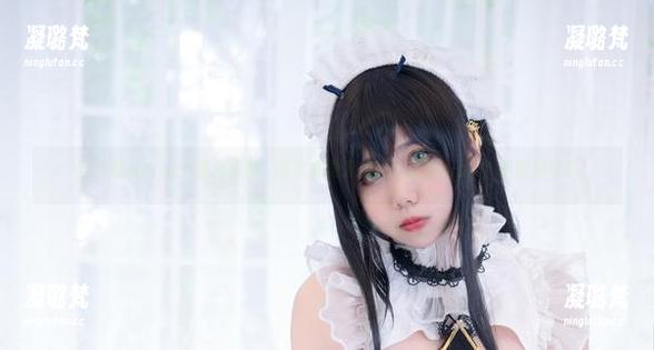 当魅瞳meroko穿上礼服，怎么感觉像在走红毯的play？原图真有戏