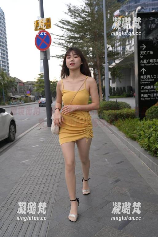 魔镜街拍 - 看！艾小青的超短裙肉丝作品集，分享中的神秘与诱惑
